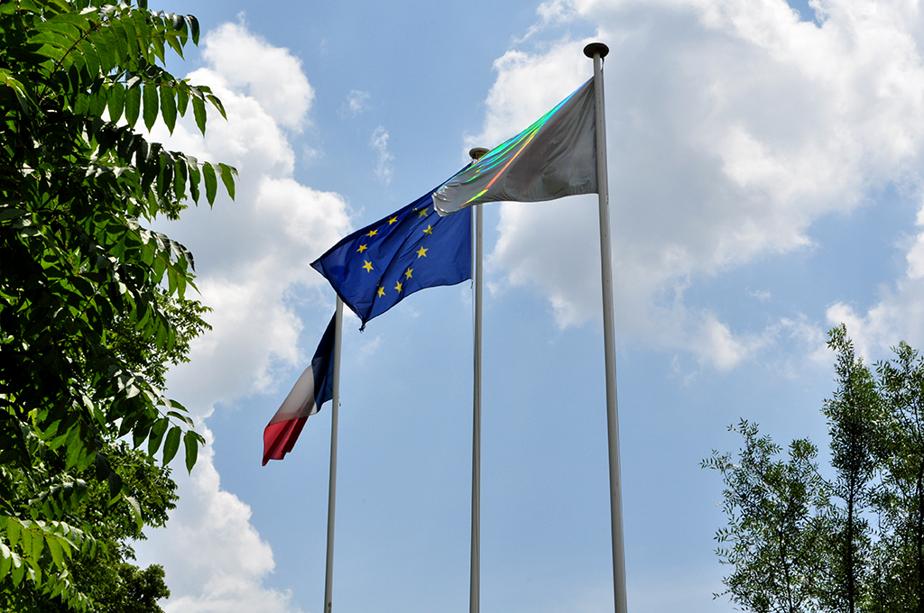 OPJ Cyganek et Julie Poulain, Le drapeau, 2018
